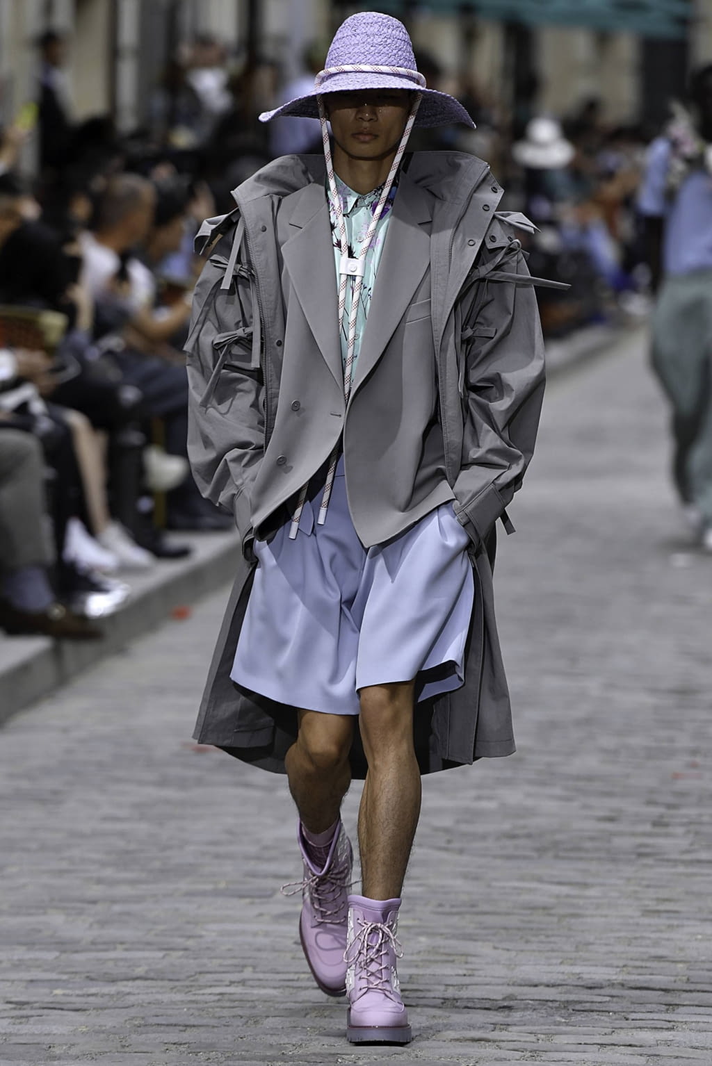 Fashion Week Paris Spring/Summer 2020 look 6 from the Louis Vuitton collection menswear