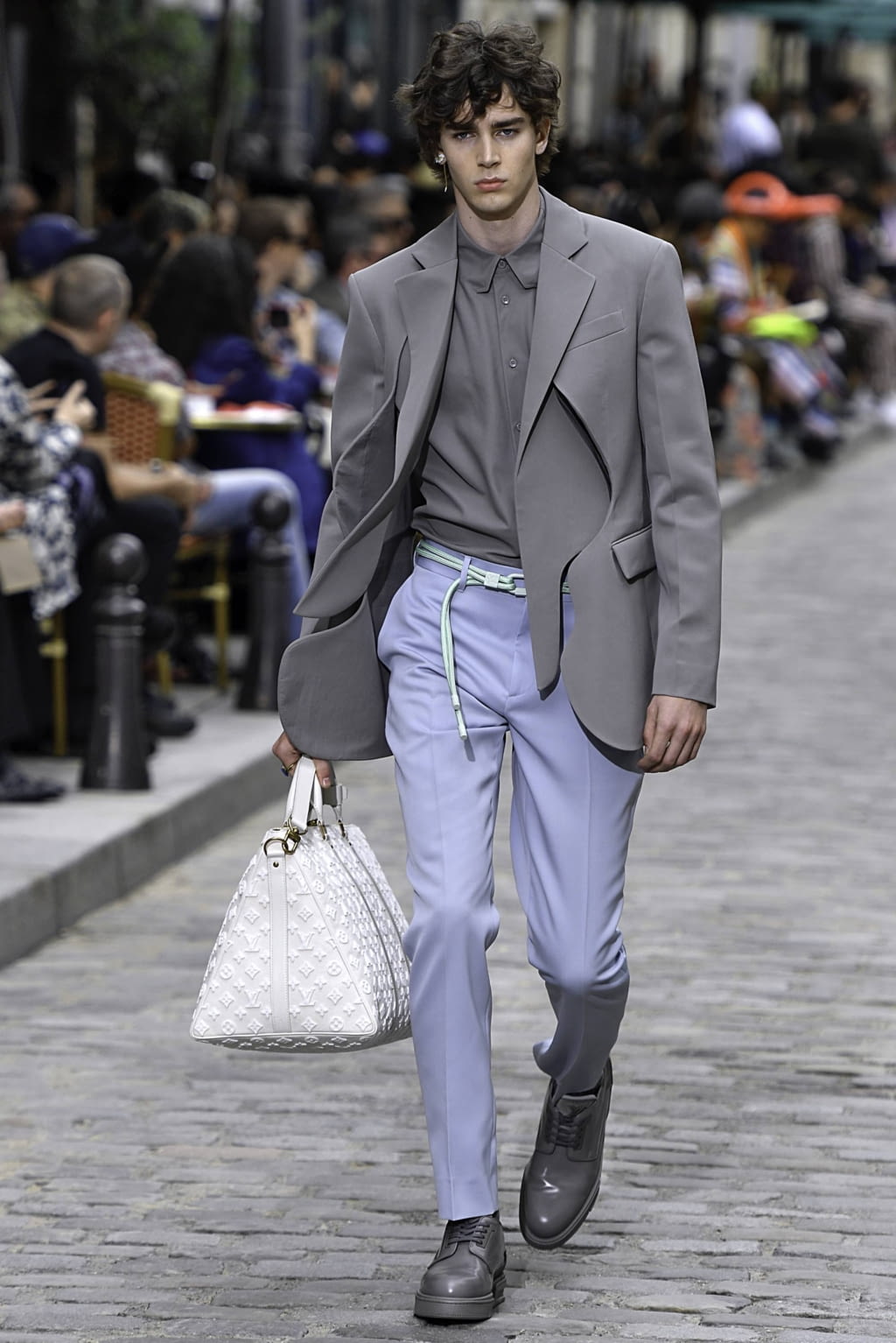 Fashion Week Paris Spring/Summer 2020 look 8 from the Louis Vuitton collection 男装