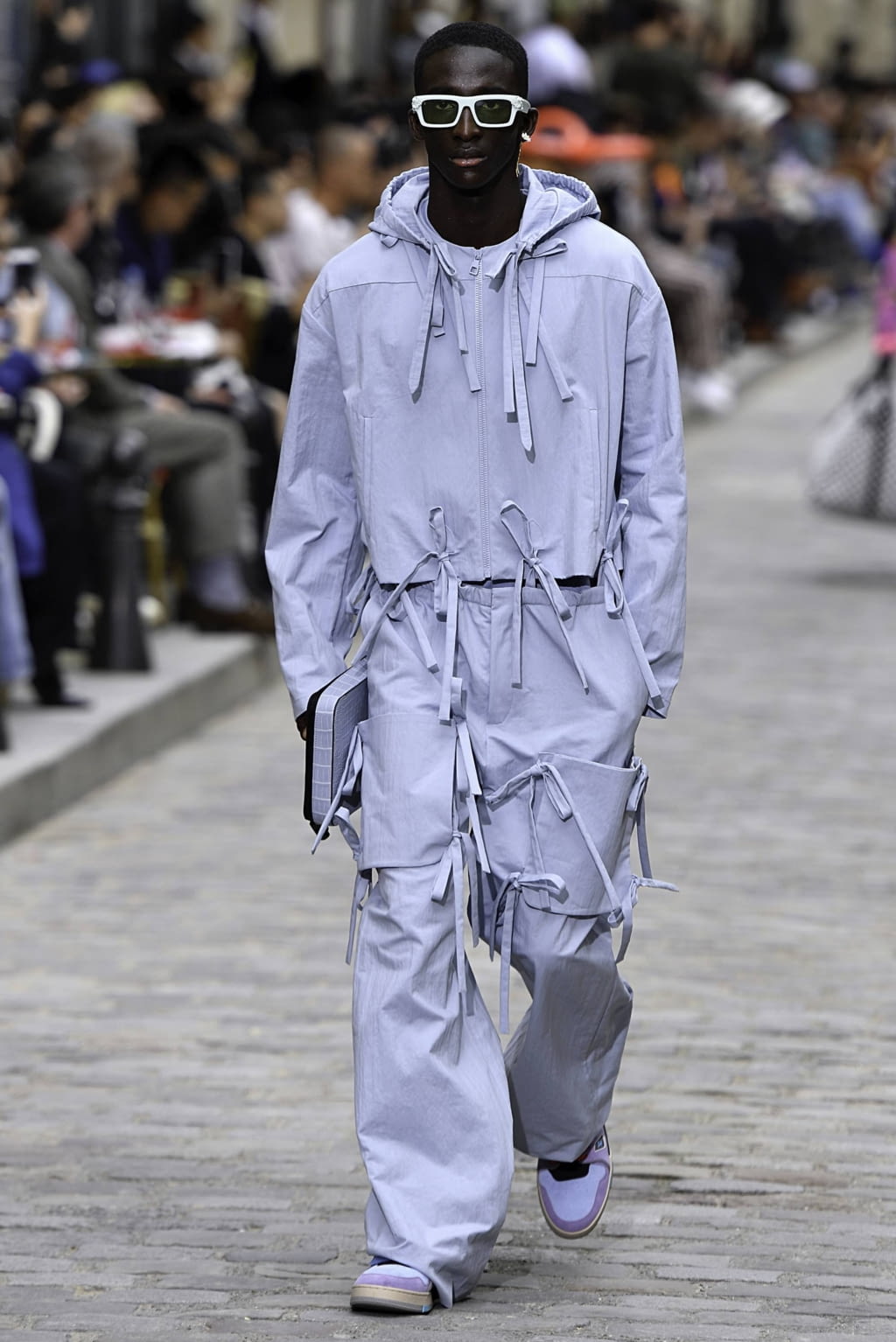Fashion Week Paris Spring/Summer 2020 look 13 from the Louis Vuitton collection 男装