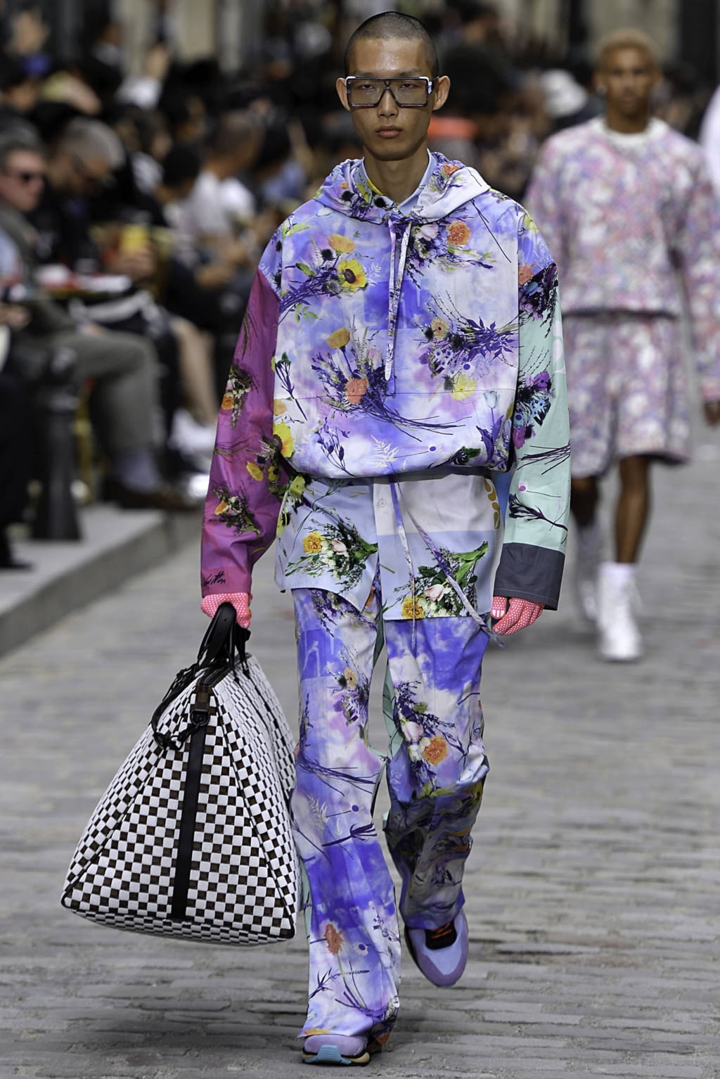 Fashion Week Paris Spring/Summer 2020 look 14 from the Louis Vuitton collection 男装