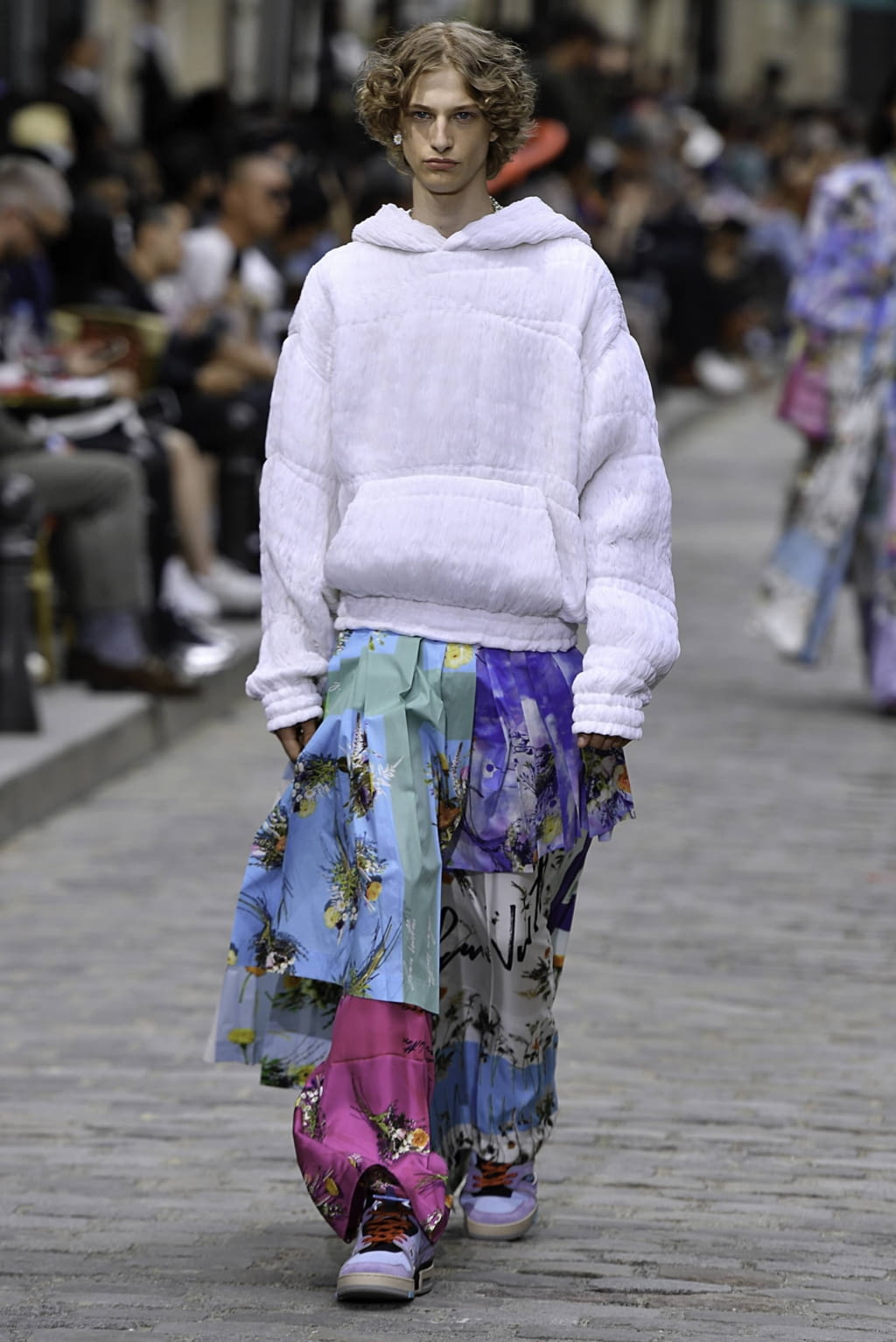 Fashion Week Paris Spring/Summer 2020 look 16 from the Louis Vuitton collection 男装