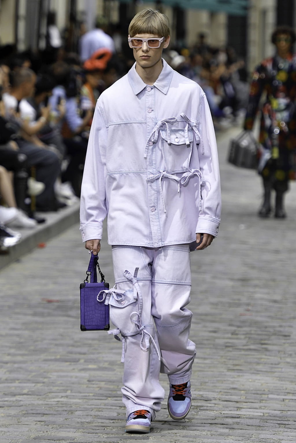 Fashion Week Paris Spring/Summer 2020 look 19 from the Louis Vuitton collection 男装