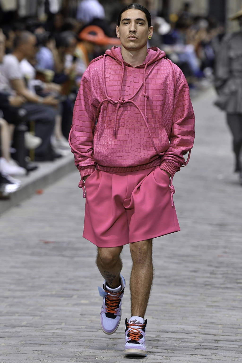 Fashion Week Paris Spring/Summer 2020 look 22 from the Louis Vuitton collection 男装