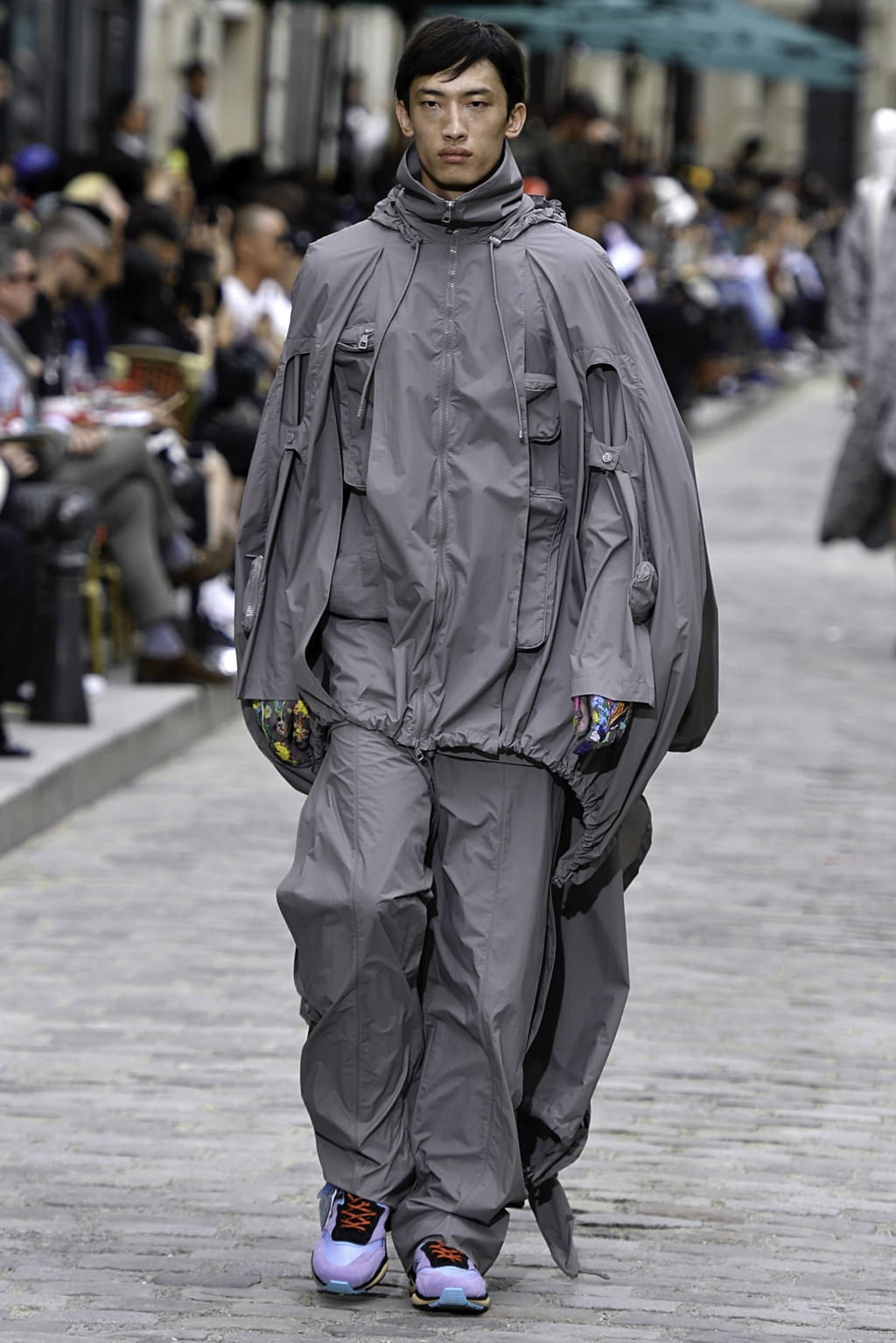 Fashion Week Paris Spring/Summer 2020 look 24 from the Louis Vuitton collection 男装