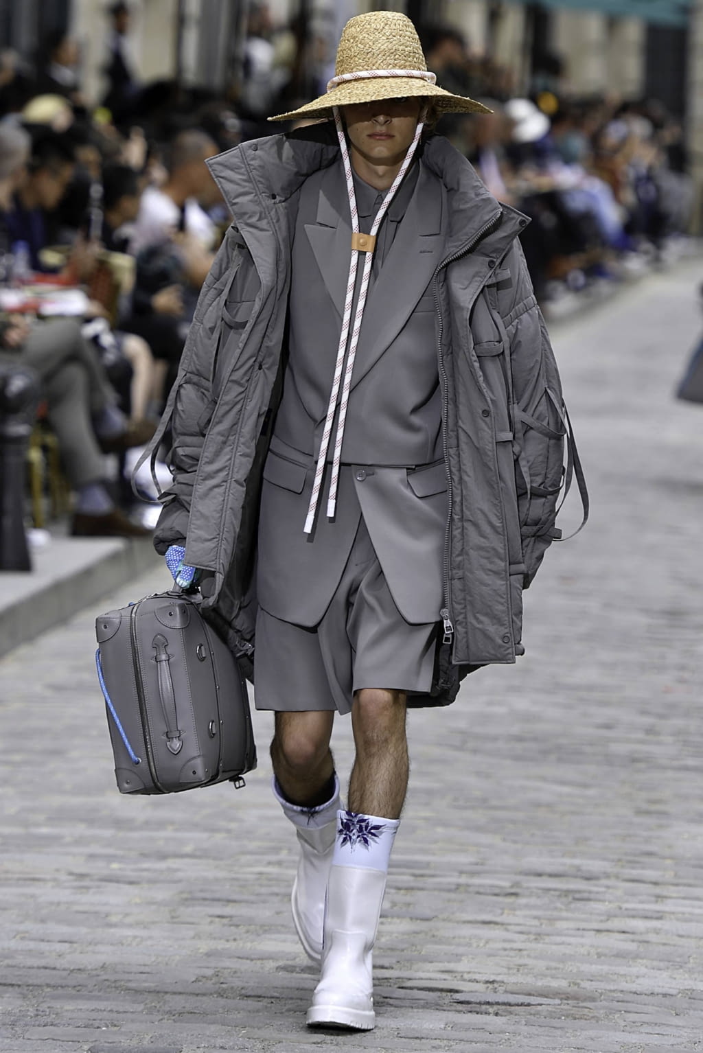 Fashion Week Paris Spring/Summer 2020 look 32 from the Louis Vuitton collection menswear
