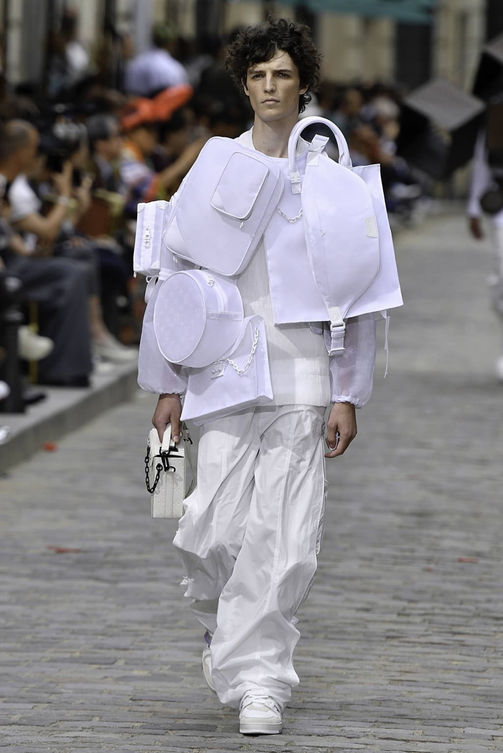Fashion Week Paris Spring/Summer 2020 look 57 from the Louis Vuitton collection 男装