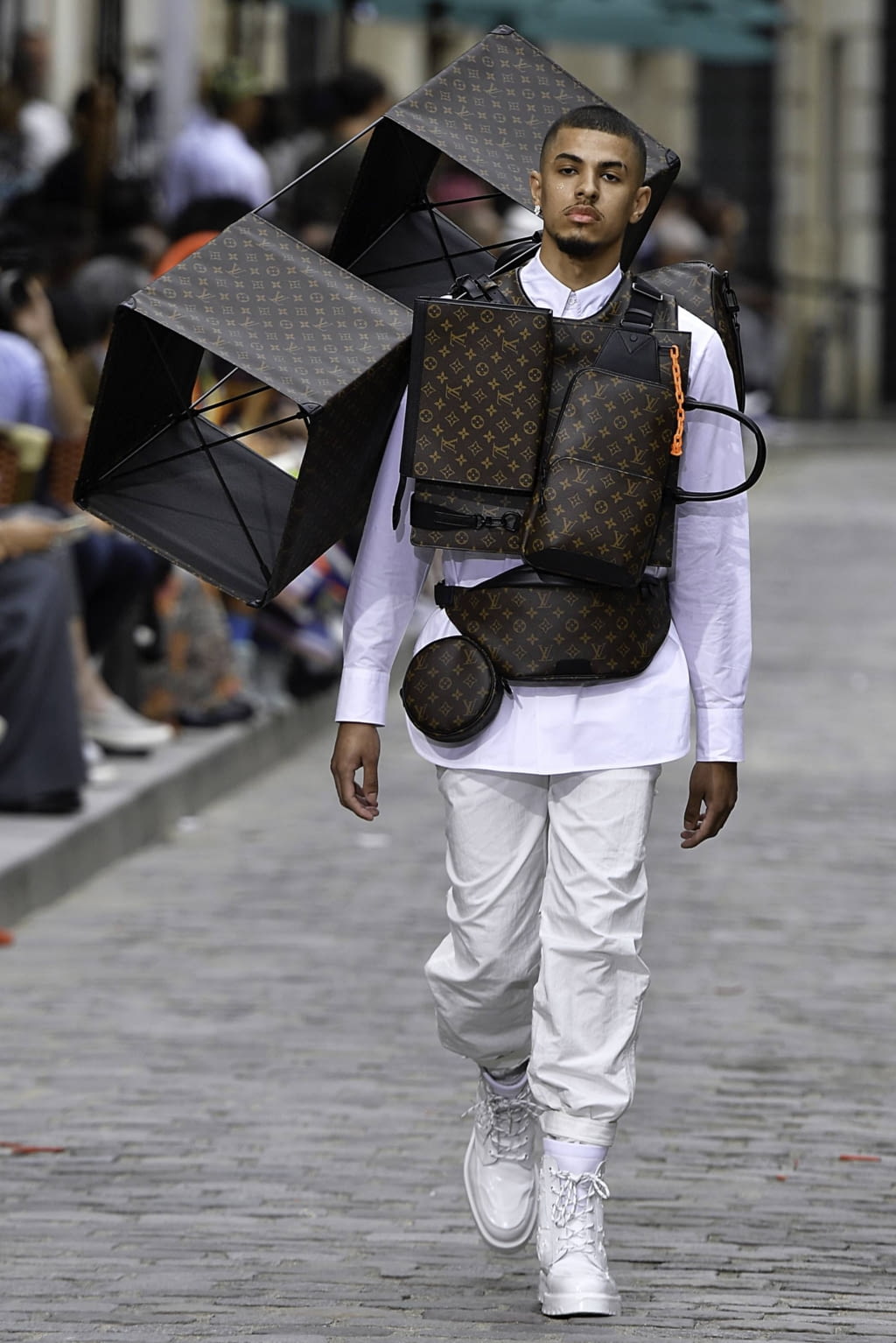 Fashion Week Paris Spring/Summer 2020 look 58 from the Louis Vuitton collection 男装