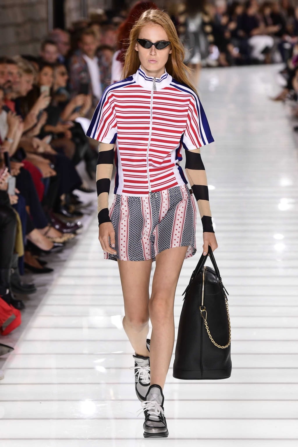 Fashion Week Paris Spring/Summer 2018 look 18 from the Louis Vuitton collection womenswear
