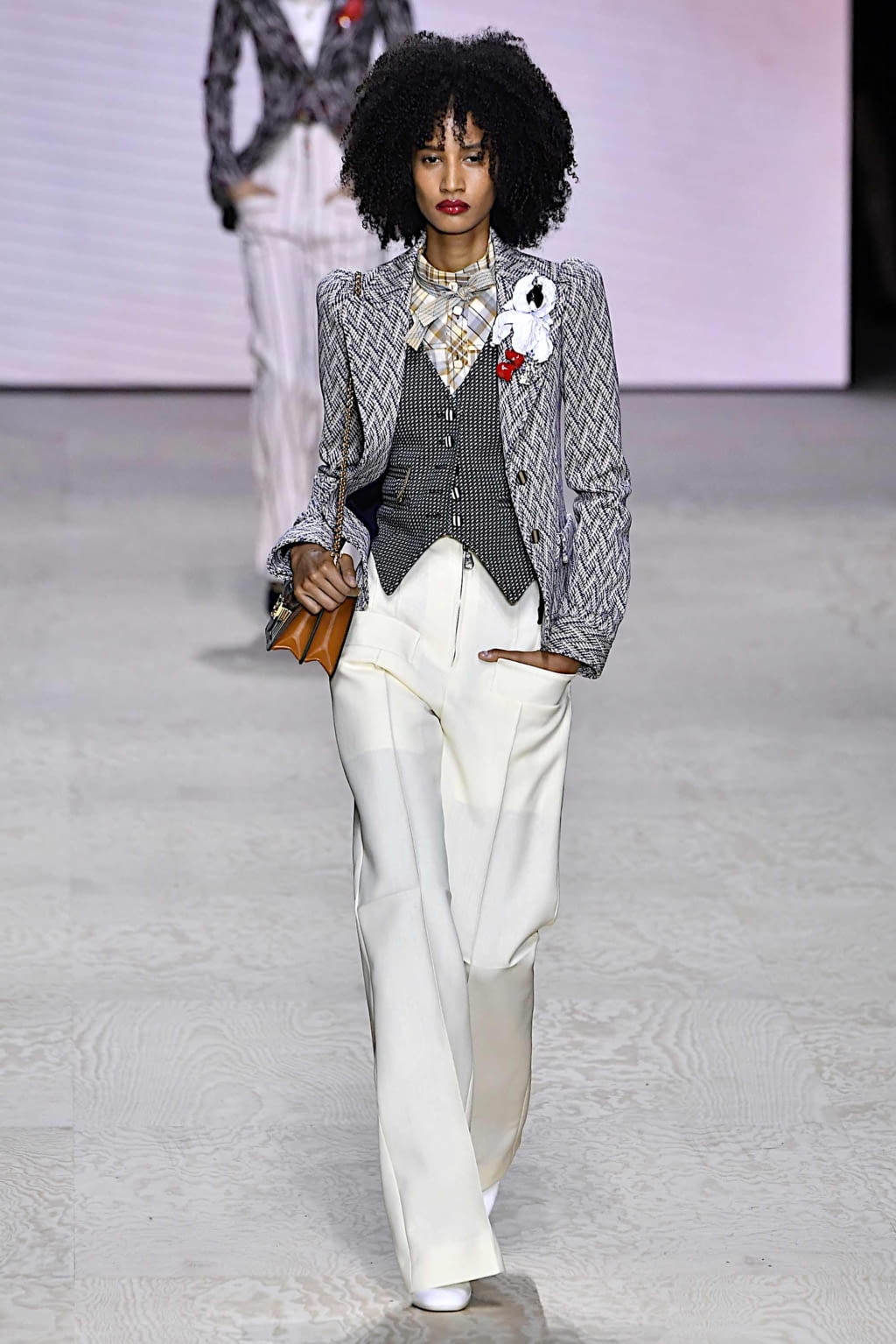 Fashion Week Paris Spring/Summer 2020 look 2 de la collection Louis Vuitton womenswear