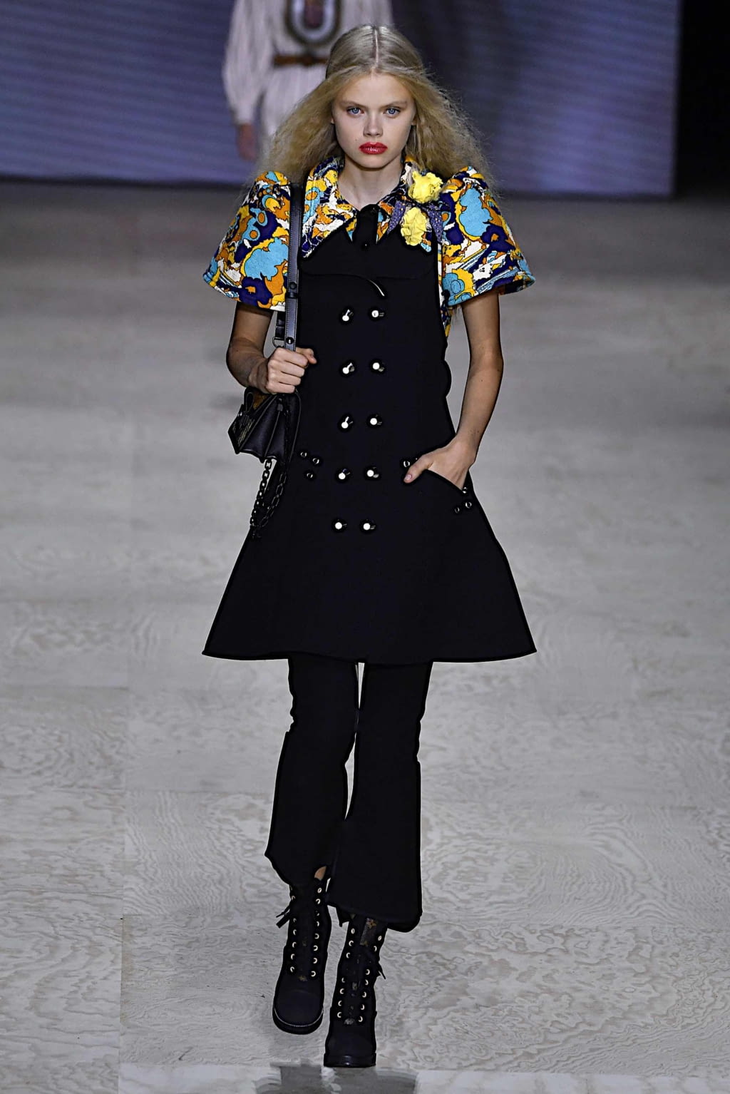 Fashion Week Paris Spring/Summer 2020 look 32 from the Louis Vuitton collection 女装