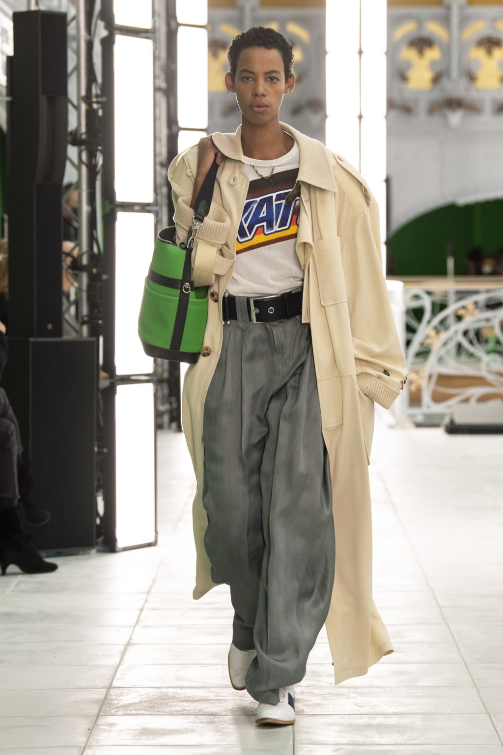 Fashion Week Paris Spring/Summer 2021 look 2 from the Louis Vuitton collection womenswear