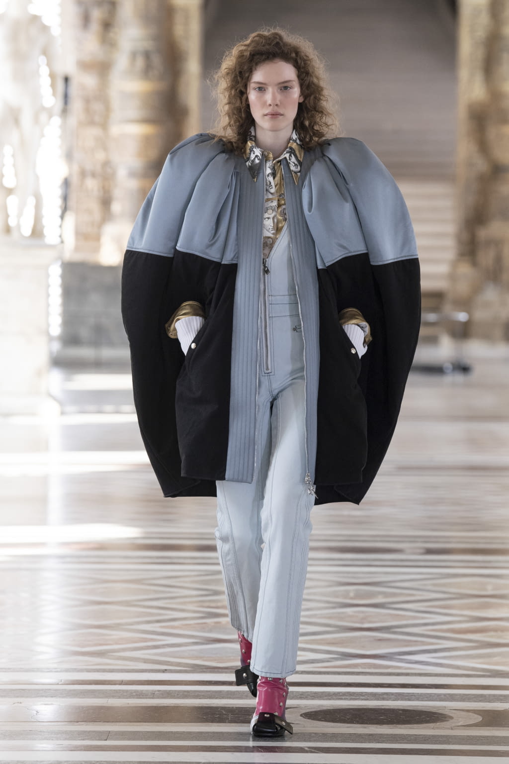 Fashion Week Paris Fall/Winter 2021 look 8 de la collection Louis Vuitton womenswear