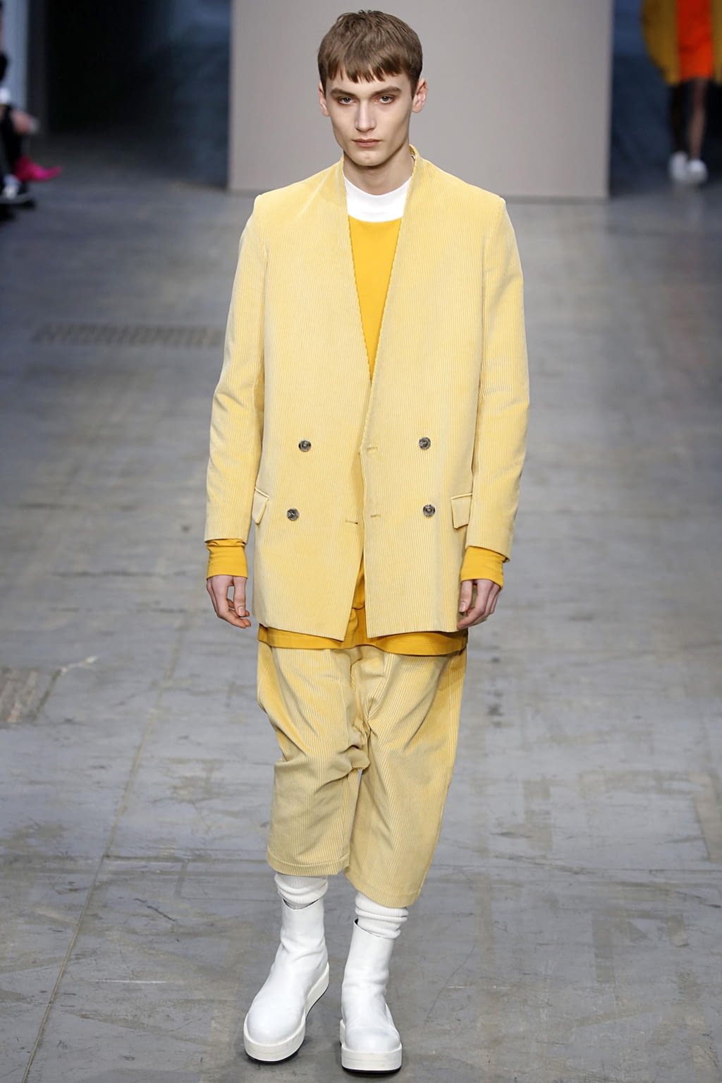 Fashion Week Milan Fall/Winter 2018 look 29 from the Lucio Vanotti collection 女装