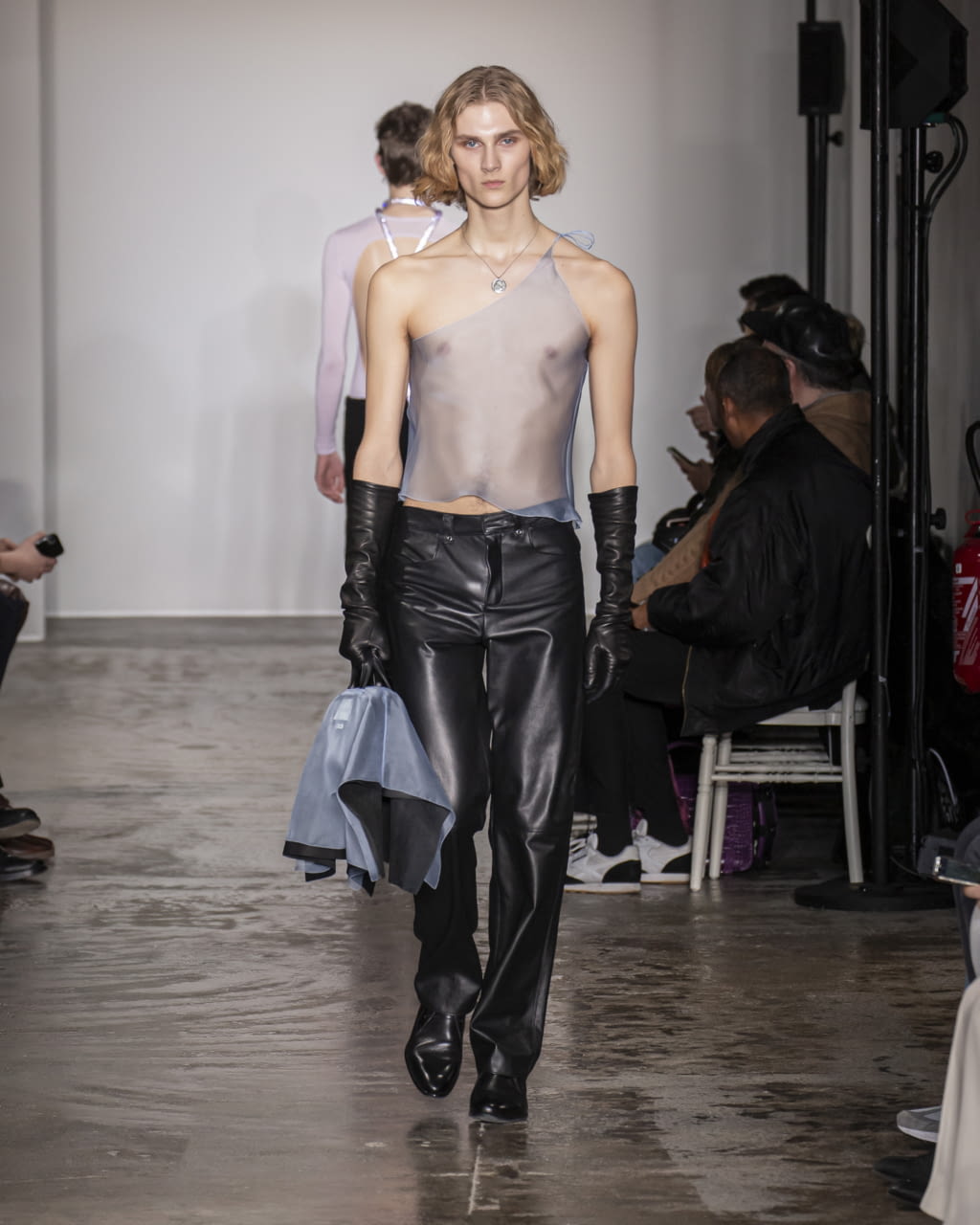 Fashion Week Paris Fall/Winter 2020 look 23 from the Ludovic de Saint Sernin collection 男装