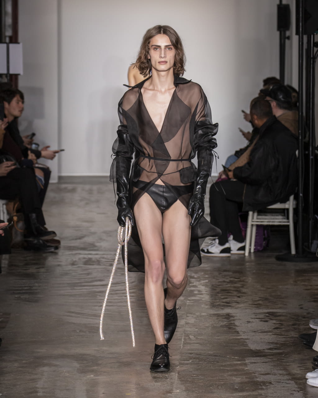 Fashion Week Paris Fall/Winter 2020 look 24 from the Ludovic de Saint Sernin collection menswear