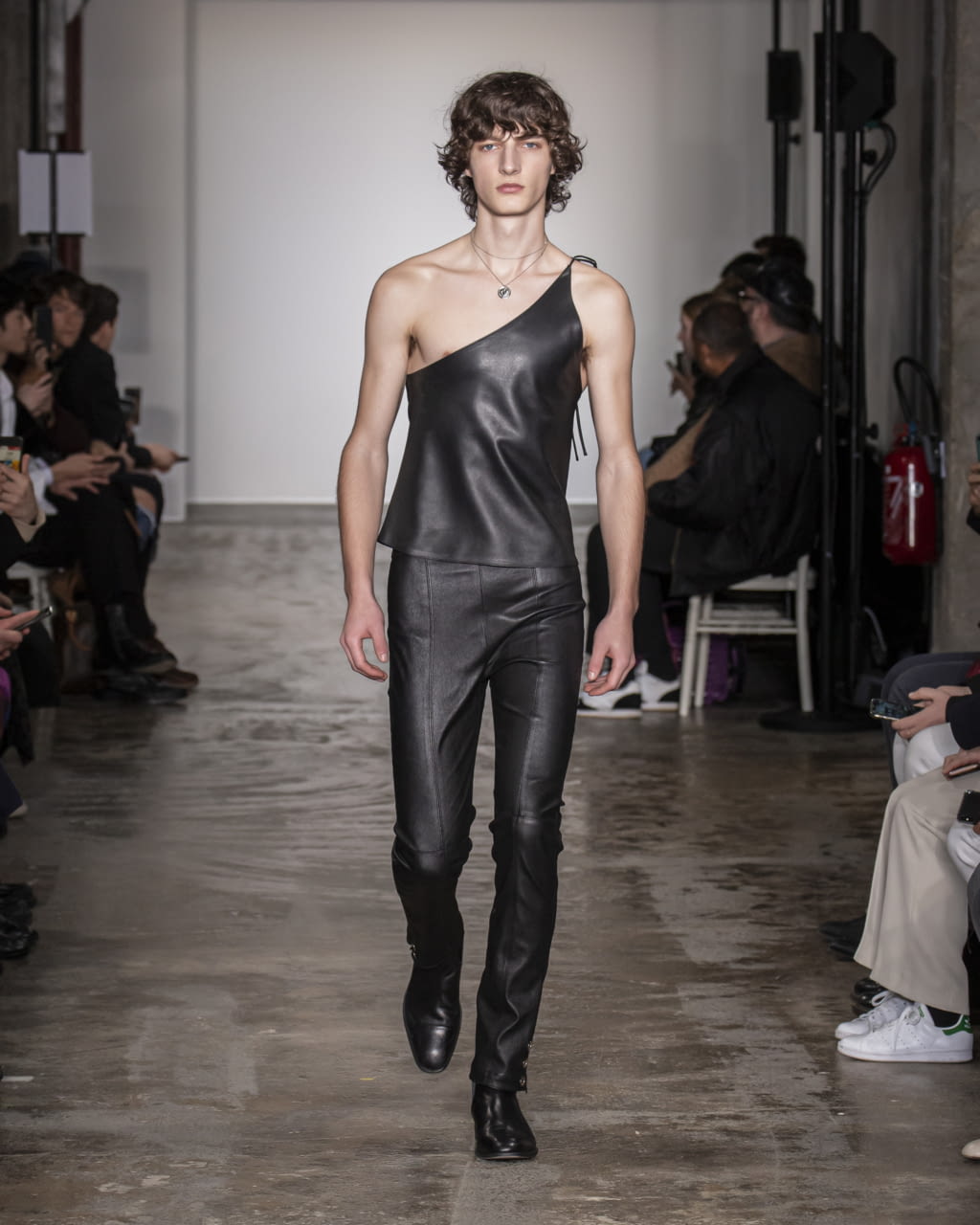 Fashion Week Paris Fall/Winter 2020 look 6 from the Ludovic de Saint Sernin collection 男装