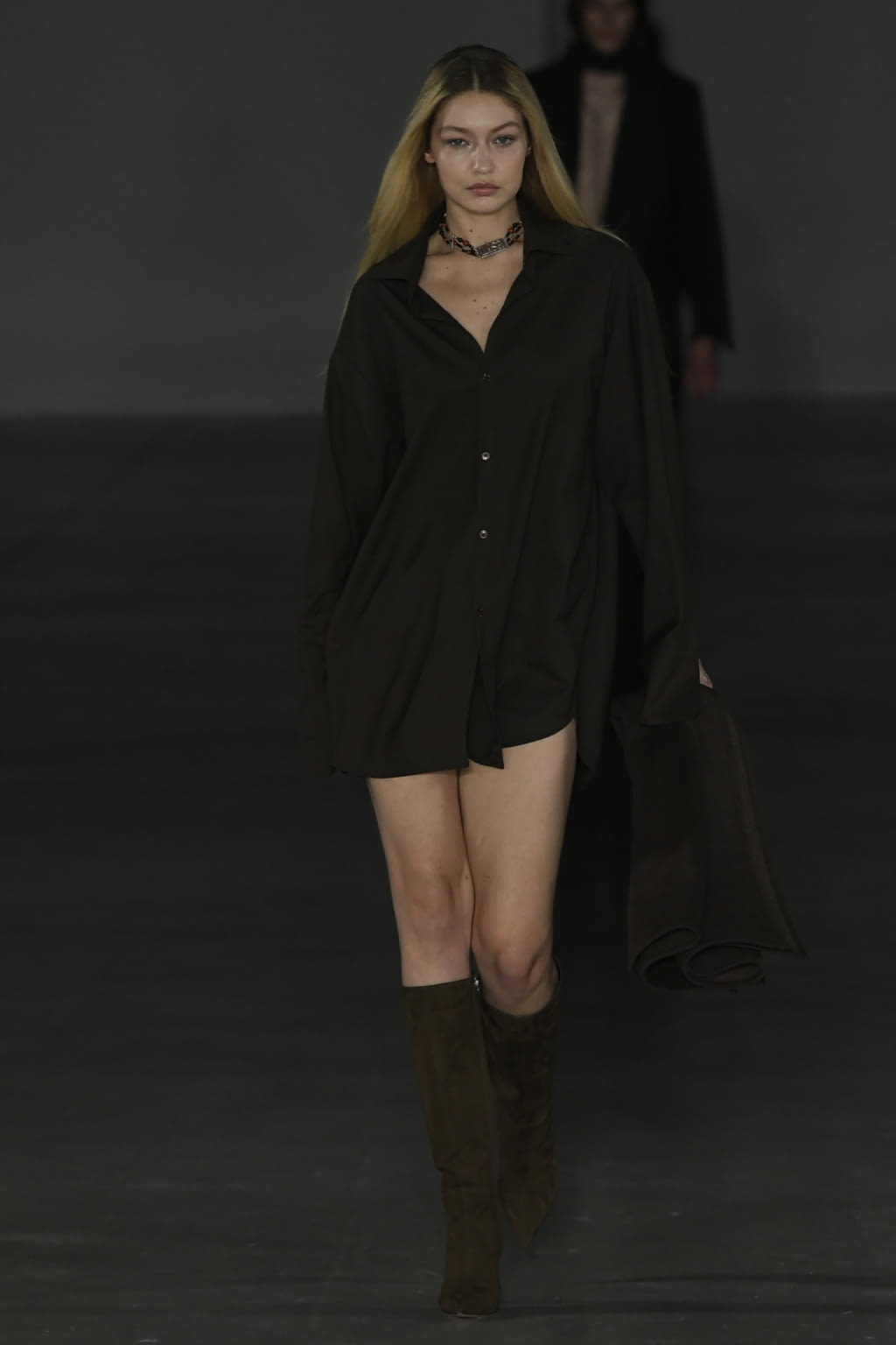 Fashion Week Paris Fall/Winter 2022 look 1 from the Ludovic de Saint Sernin collection womenswear