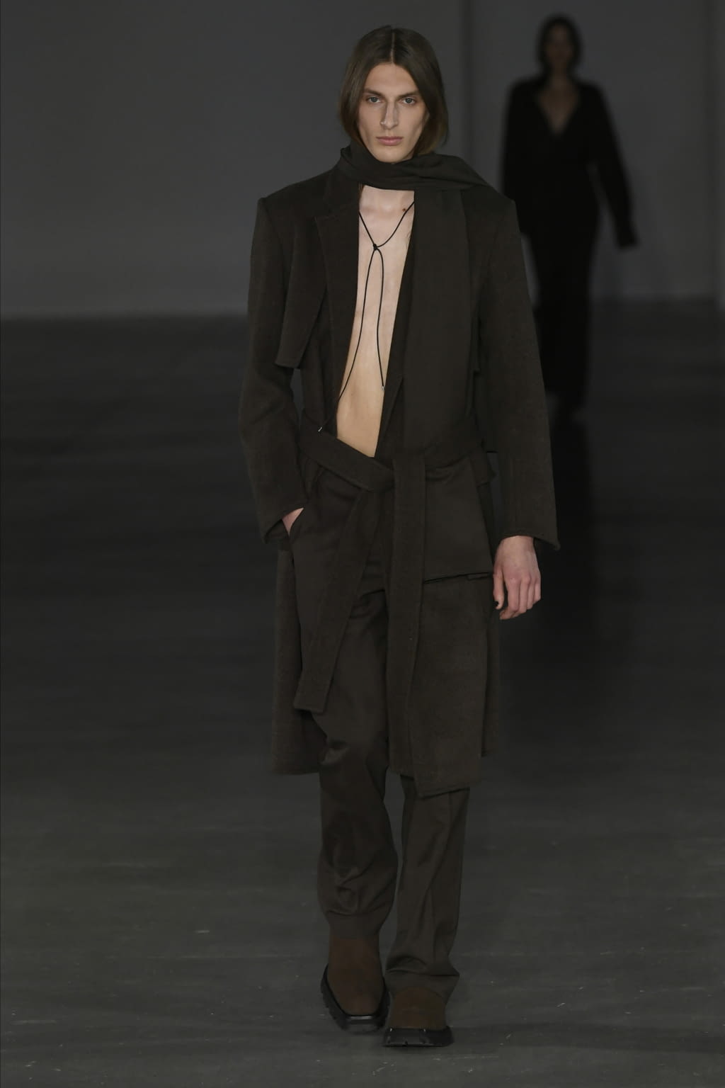 Fashion Week Paris Fall/Winter 2022 look 2 from the Ludovic de Saint Sernin collection 女装