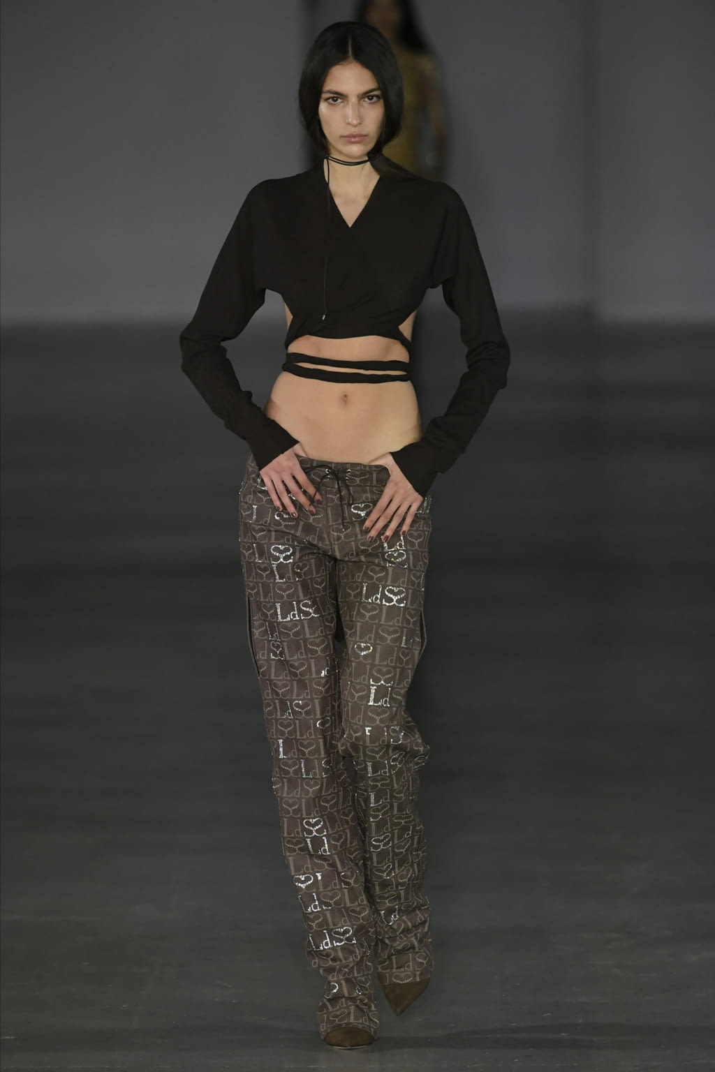 Fashion Week Paris Fall/Winter 2022 look 6 from the Ludovic de Saint Sernin collection womenswear
