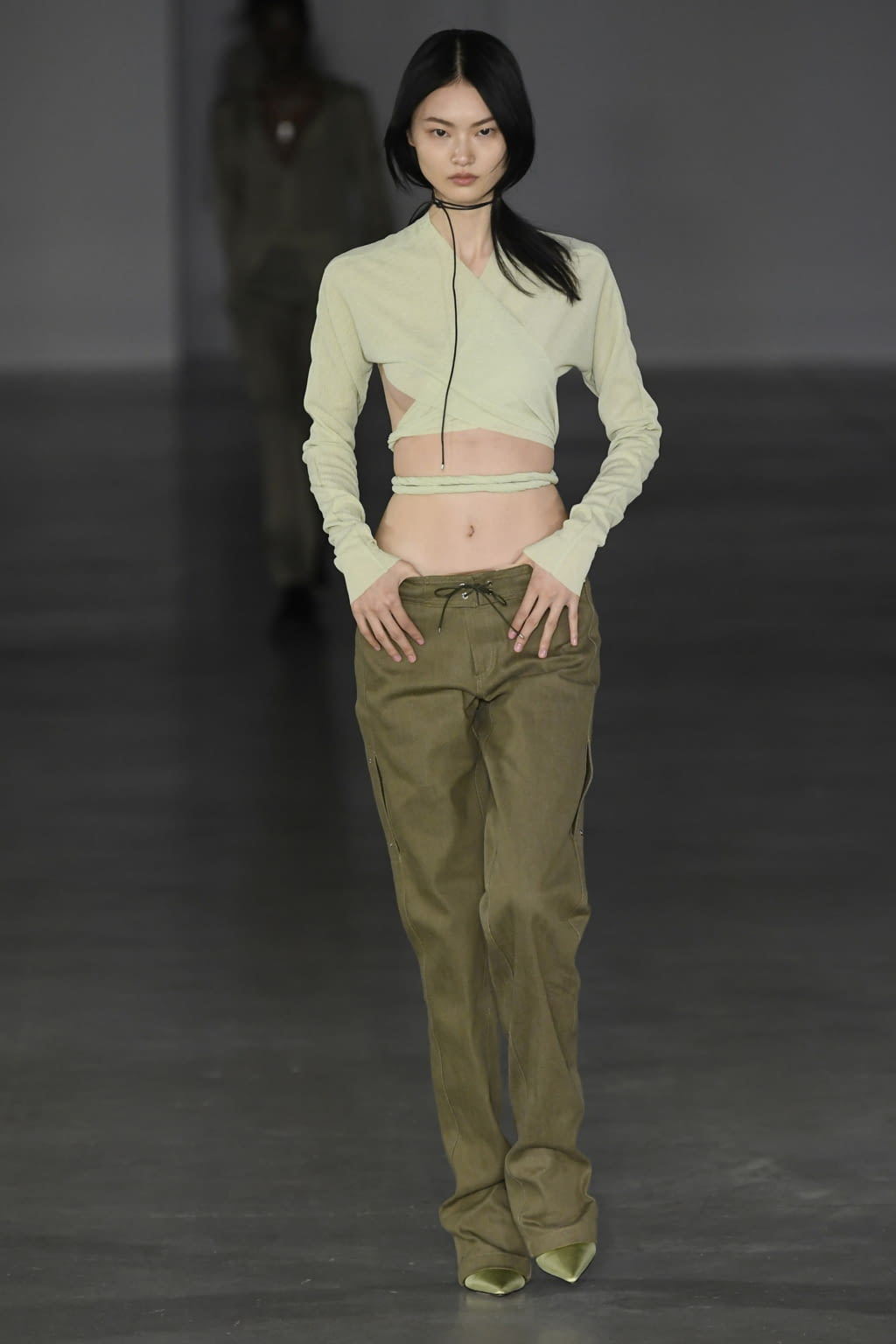 Fashion Week Paris Fall/Winter 2022 look 9 from the Ludovic de Saint Sernin collection womenswear