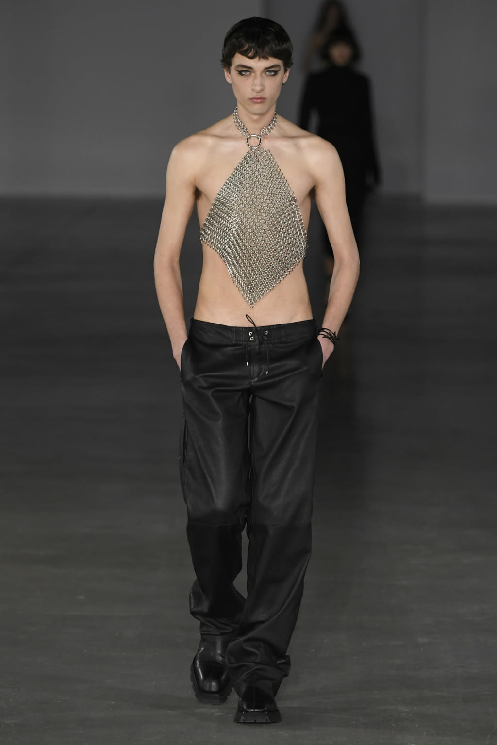 Fashion Week Paris Fall/Winter 2022 look 21 from the Ludovic de Saint Sernin collection womenswear