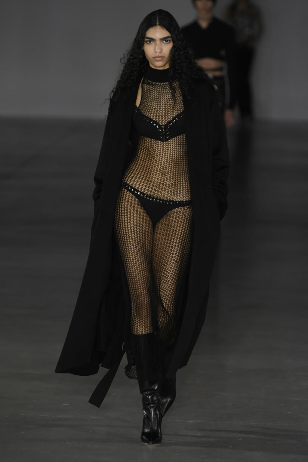 Fashion Week Paris Fall/Winter 2022 look 26 from the Ludovic de Saint Sernin collection womenswear