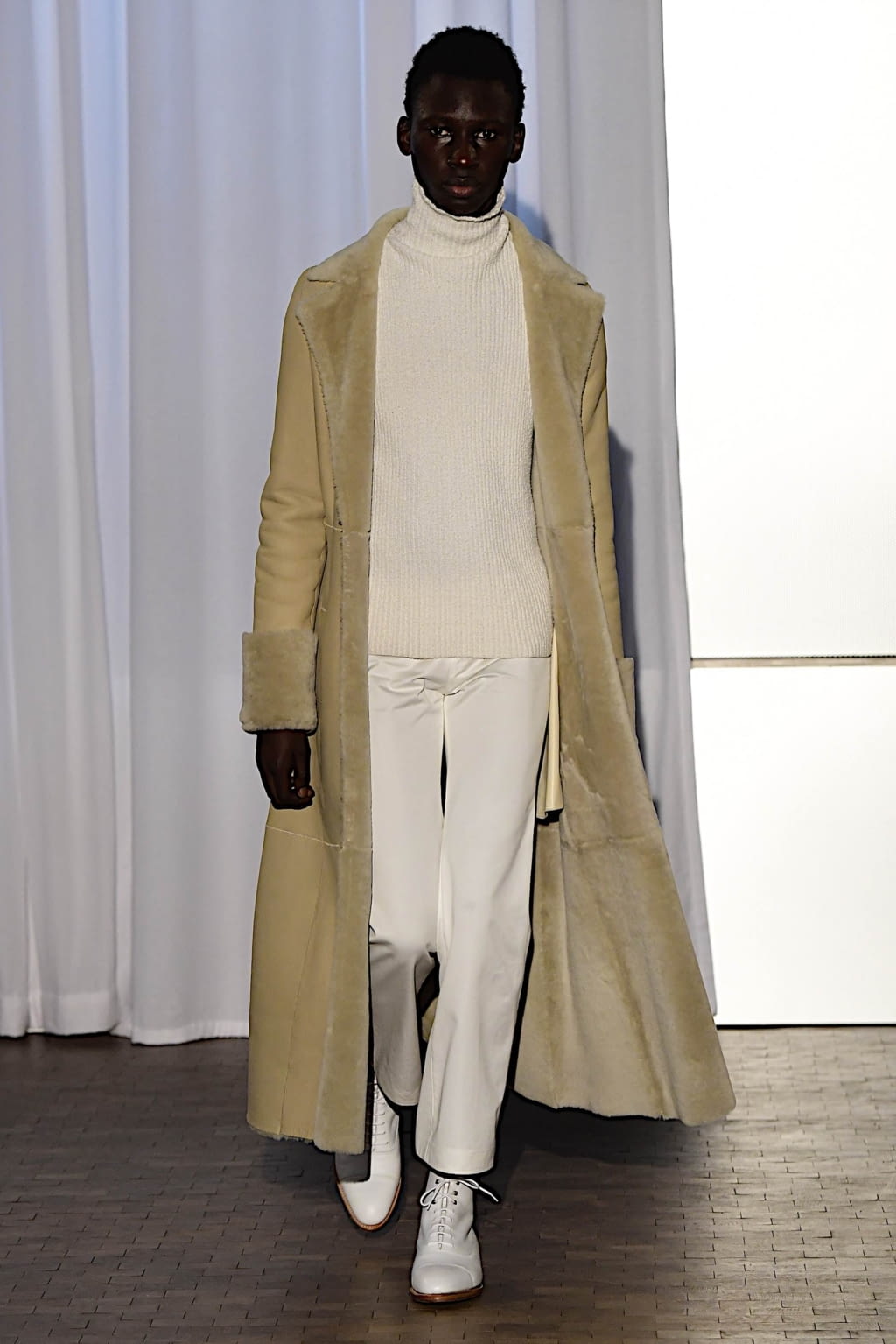 Fashion Week Paris Fall/Winter 2019 look 7 from the Ludovic de Saint Sernin collection 男装