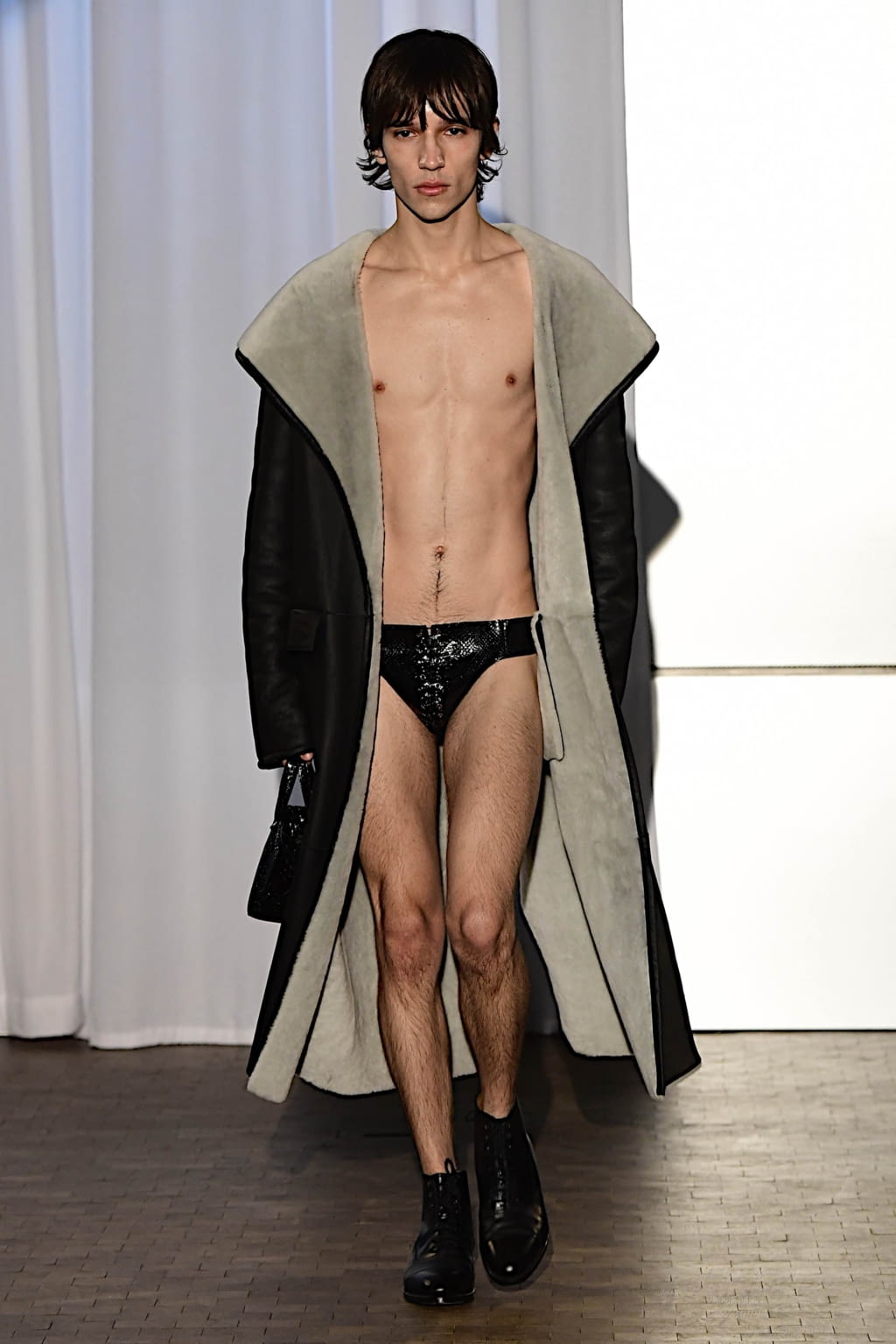 Fashion Week Paris Fall/Winter 2019 look 12 from the Ludovic de Saint Sernin collection 男装
