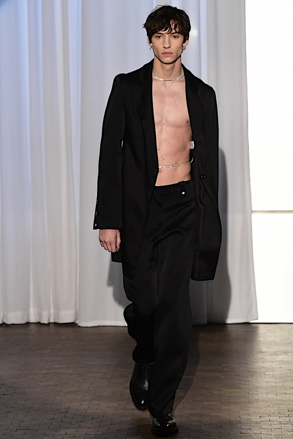 Fashion Week Paris Fall/Winter 2019 look 19 from the Ludovic de Saint Sernin collection 男装