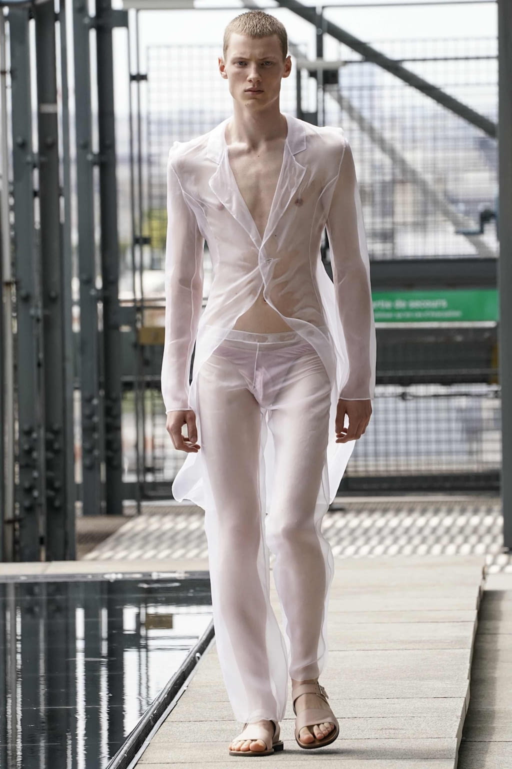 Fashion Week Paris Spring/Summer 2020 look 1 from the Ludovic de Saint Sernin collection 男装