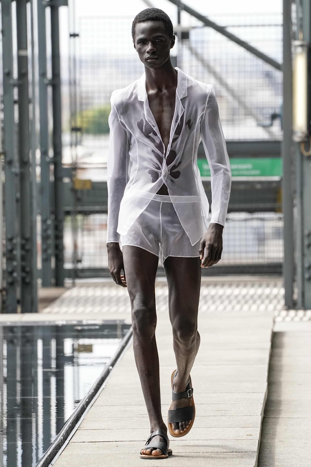 Fashion Week Paris Spring/Summer 2020 look 2 from the Ludovic de Saint Sernin collection 男装