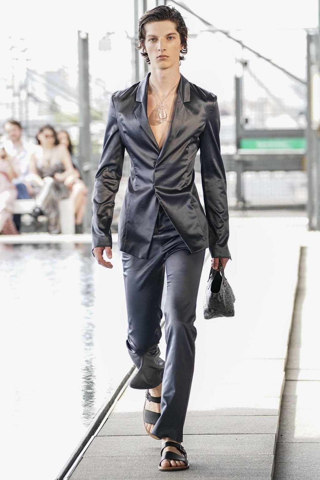 Fashion Week Paris Spring/Summer 2020 look 24 from the Ludovic de Saint Sernin collection 男装