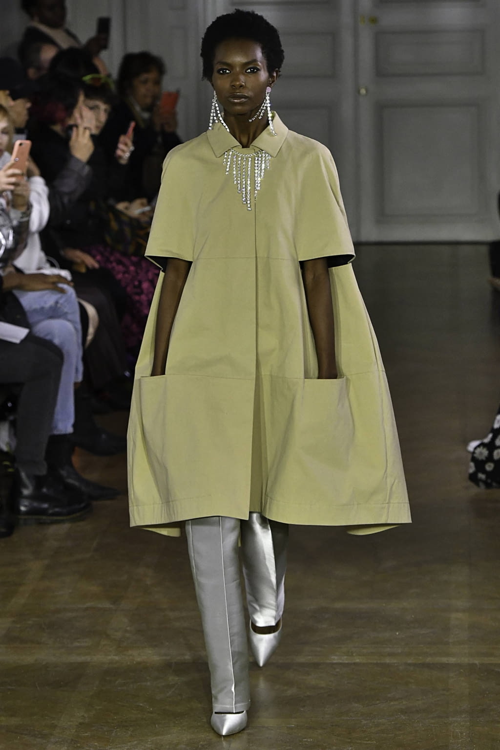 Fashion Week Paris Fall/Winter 2019 look 10 from the Lutz Huelle collection womenswear