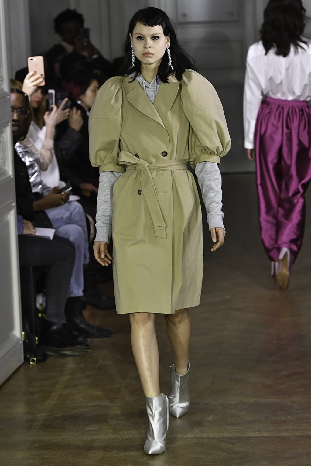 Fashion Week Paris Fall/Winter 2019 look 14 from the Lutz Huelle collection 女装