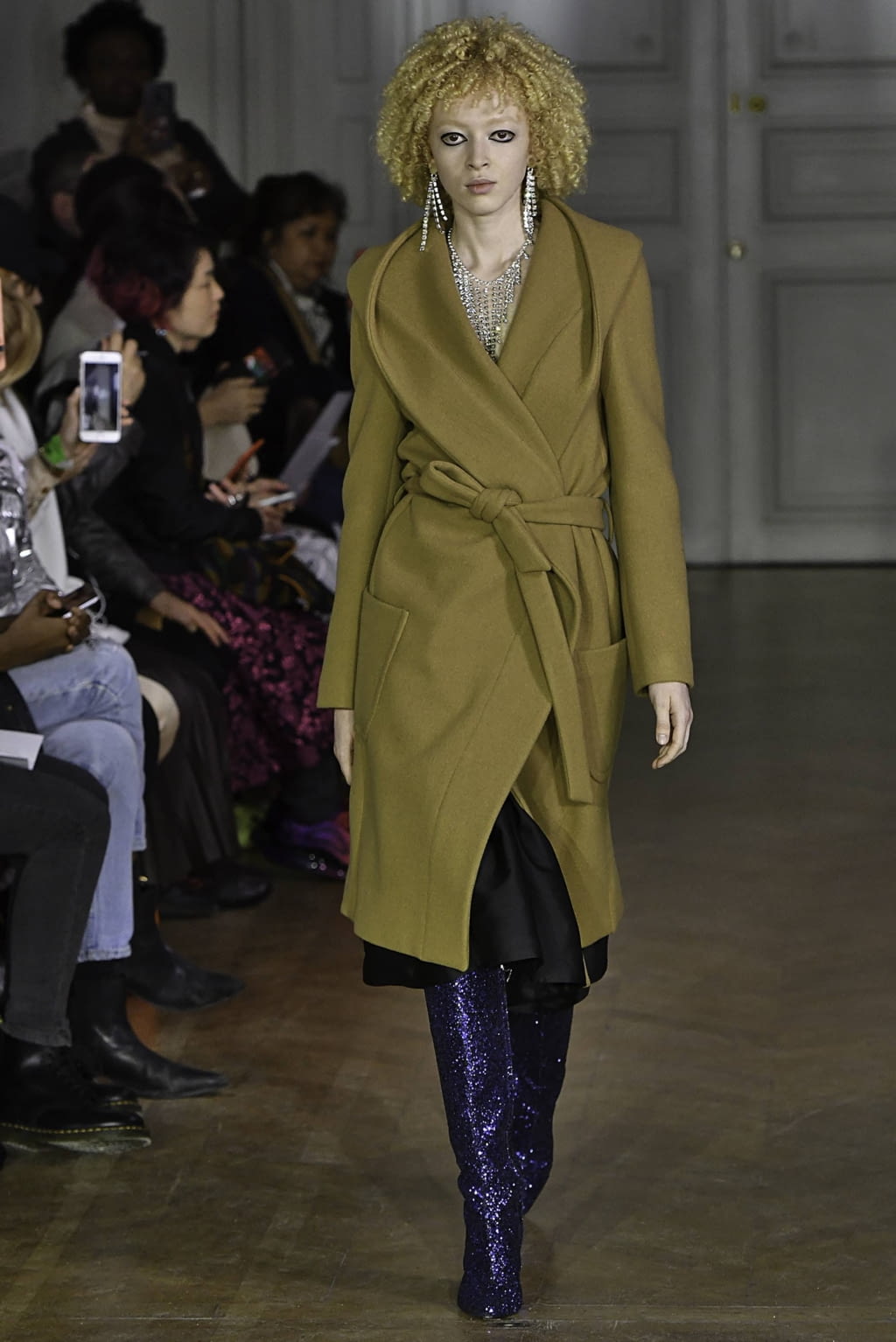 Fashion Week Paris Fall/Winter 2019 look 15 from the Lutz Huelle collection 女装