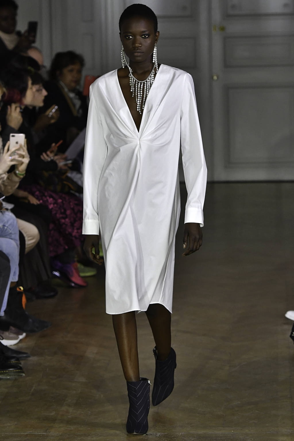 Fashion Week Paris Fall/Winter 2019 look 18 from the Lutz Huelle collection 女装