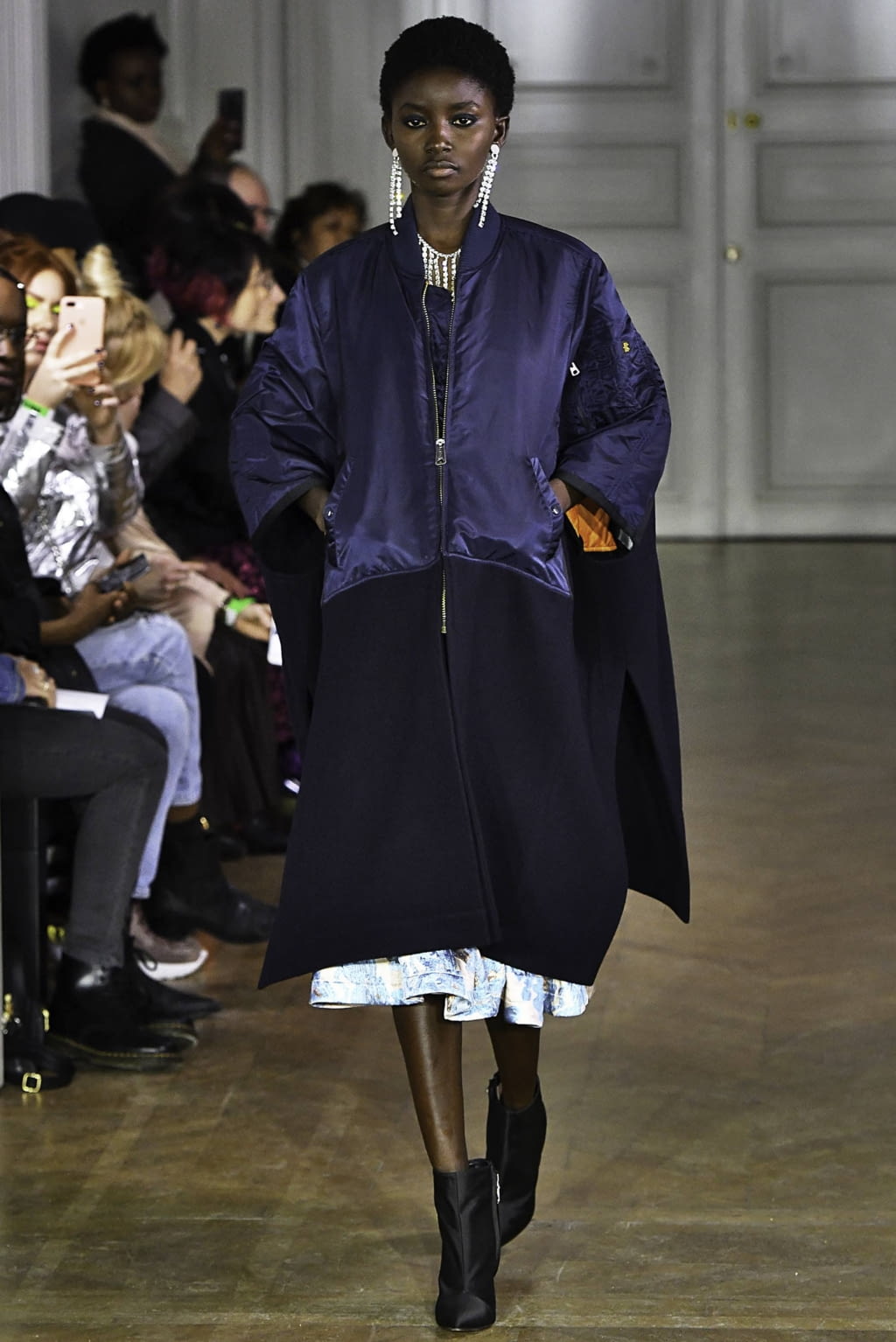 Fashion Week Paris Fall/Winter 2019 look 21 from the Lutz Huelle collection 女装