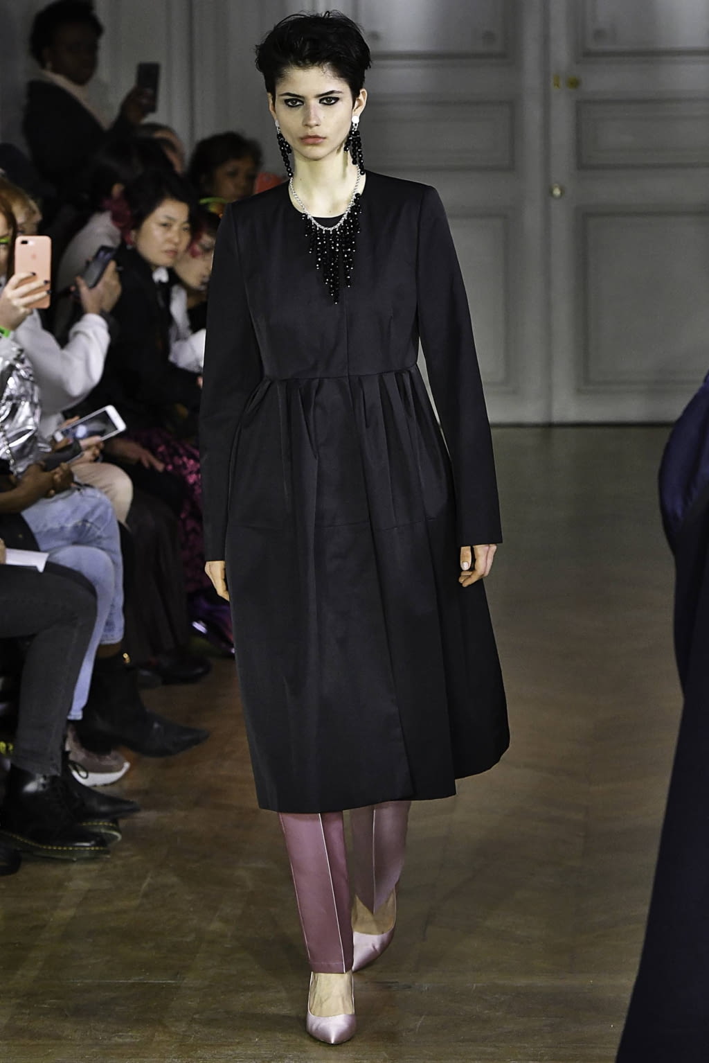 Fashion Week Paris Fall/Winter 2019 look 22 from the Lutz Huelle collection 女装