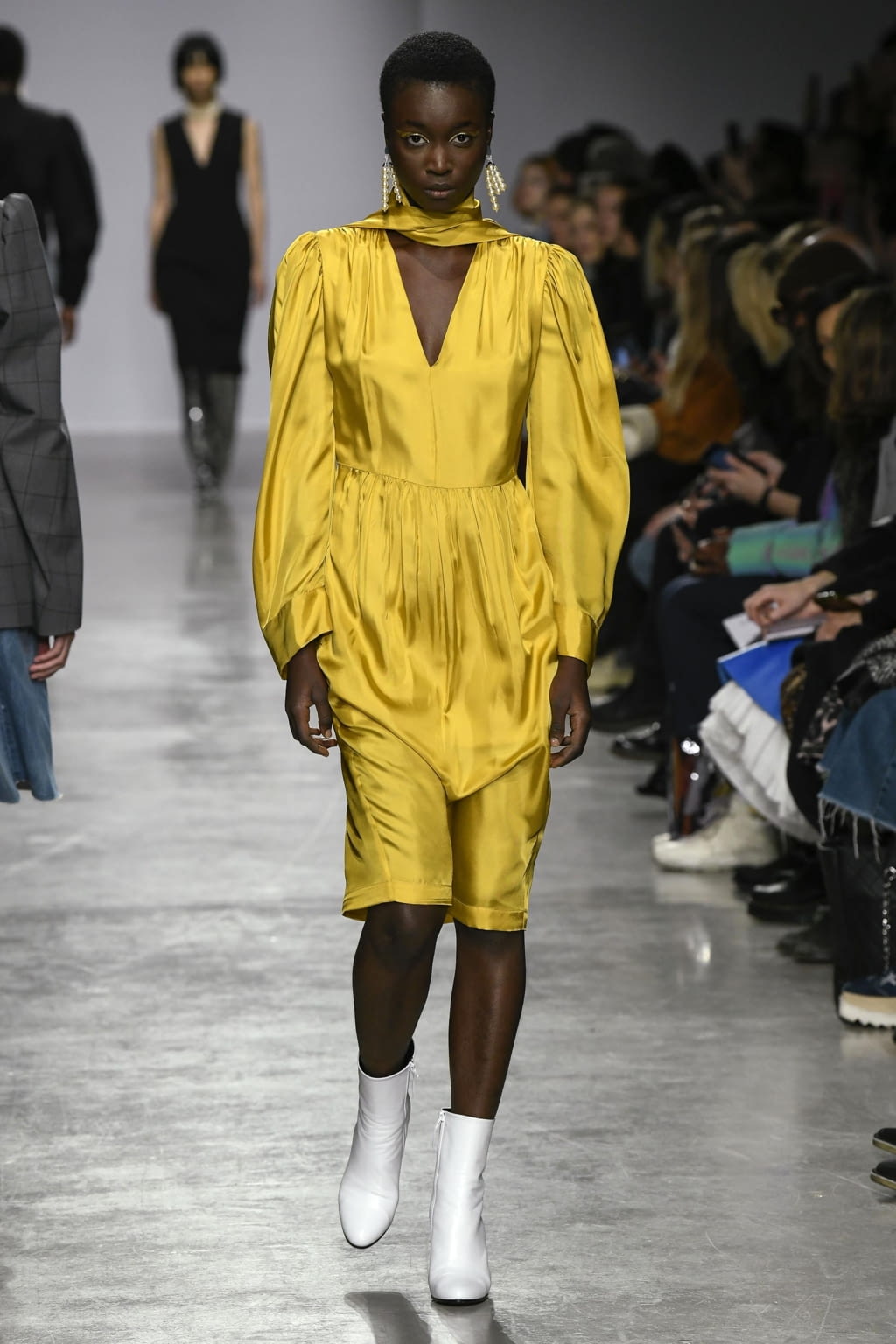Fashion Week Paris Fall/Winter 2020 look 21 from the Lutz Huelle collection womenswear
