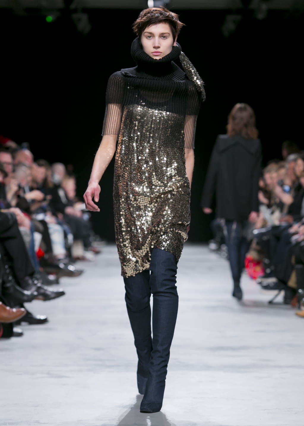 Fashion Week Paris Fall/Winter 2016 look 17 de la collection Lutz Huelle womenswear