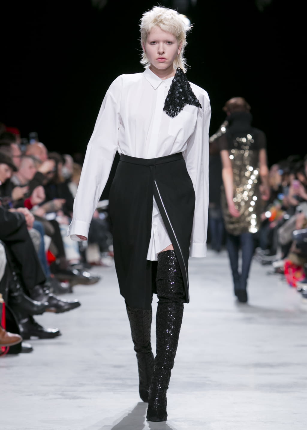 Fashion Week Paris Fall/Winter 2016 look 18 from the Lutz Huelle collection 女装