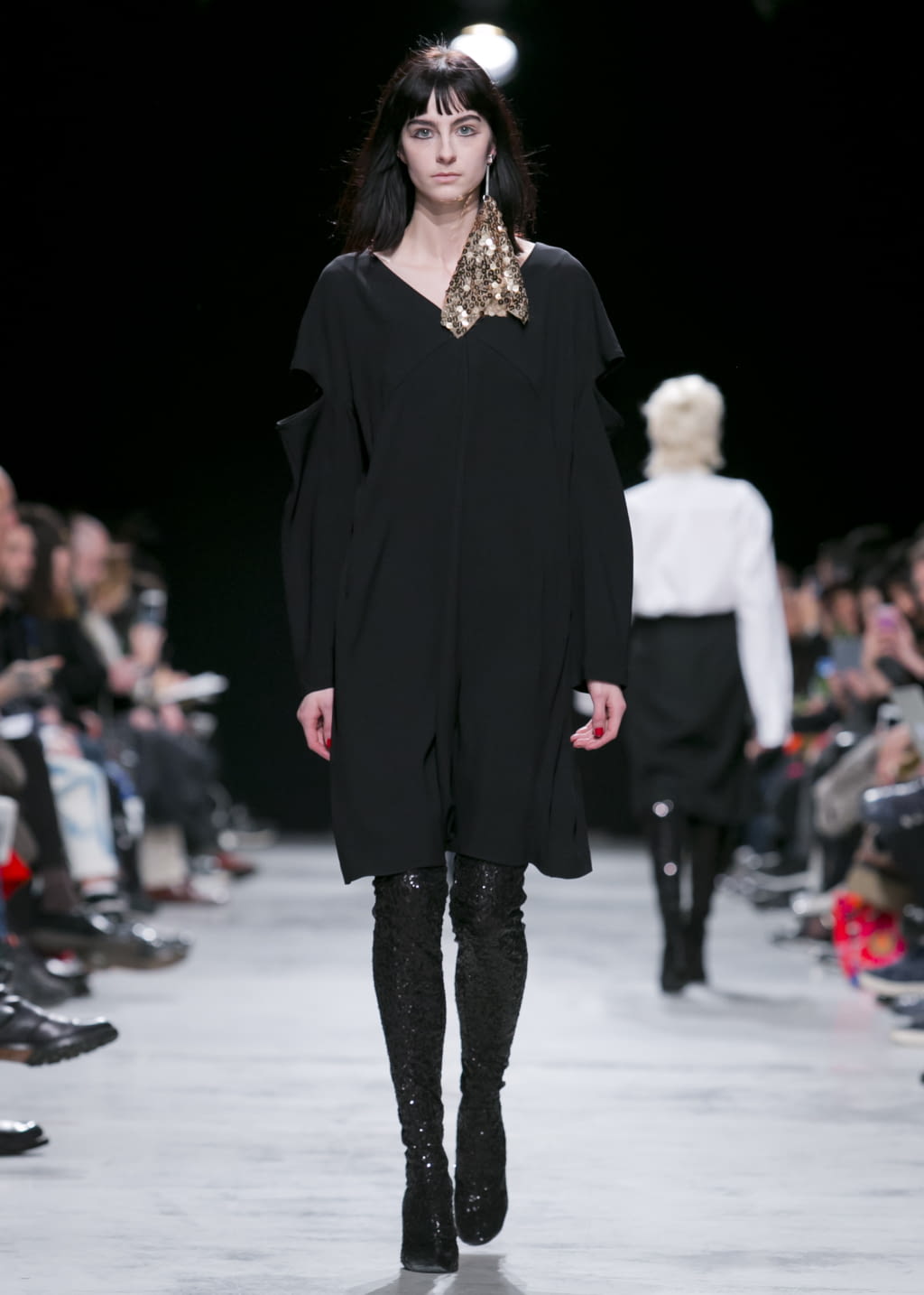 Fashion Week Paris Fall/Winter 2016 look 19 from the Lutz Huelle collection 女装