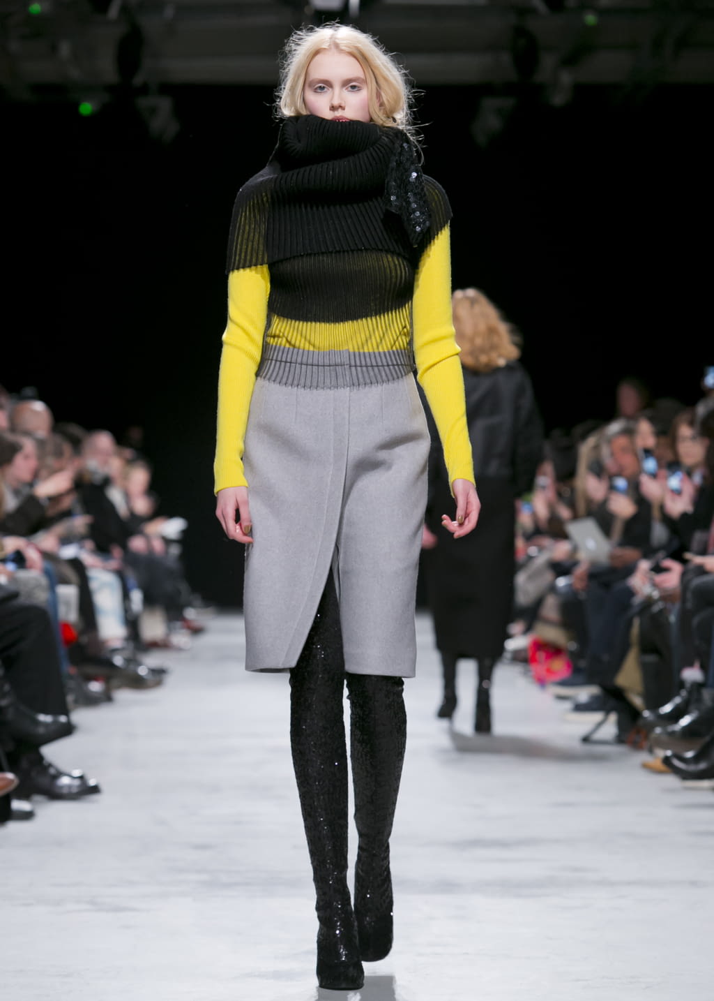 Fashion Week Paris Fall/Winter 2016 look 23 from the Lutz Huelle collection 女装