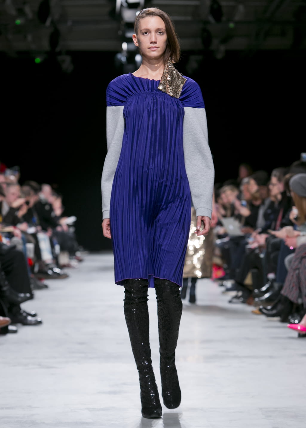 Fashion Week Paris Fall/Winter 2016 look 25 de la collection Lutz Huelle womenswear