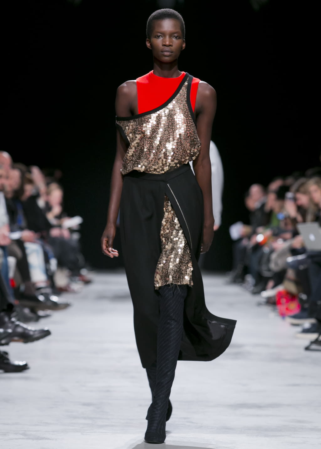 Fashion Week Paris Fall/Winter 2016 look 29 de la collection Lutz Huelle womenswear