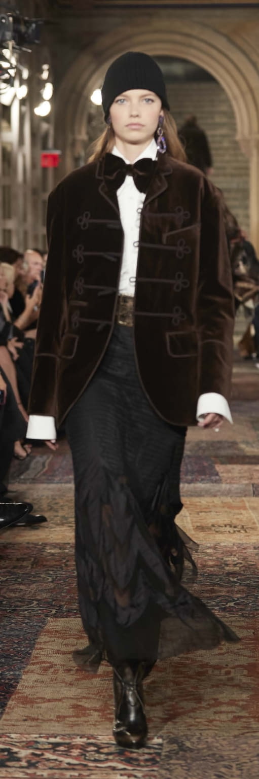 Fashion Week New York Fall/Winter 2018 look 40 from the Ralph Lauren collection womenswear