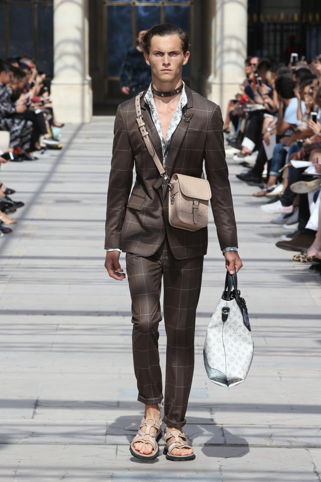 Fashion Week Paris Spring/Summer 2017 look 2 from the Louis Vuitton collection menswear