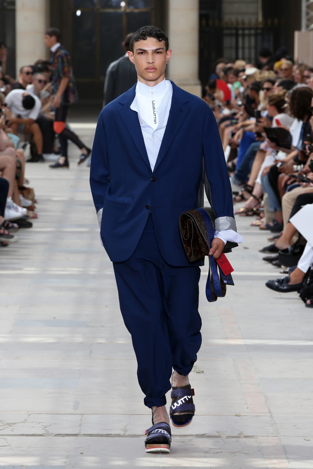 Fashion Week Paris Spring/Summer 2018 look 5 from the Louis Vuitton collection menswear