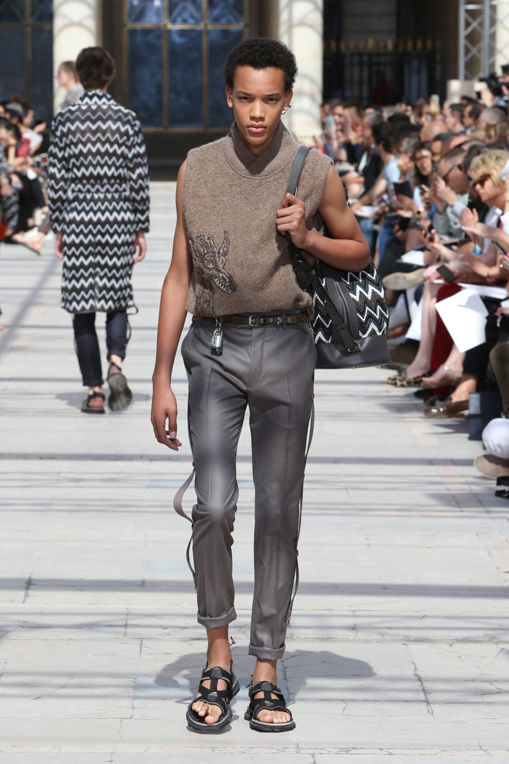 Fashion Week Paris Spring/Summer 2017 look 11 from the Louis Vuitton collection menswear