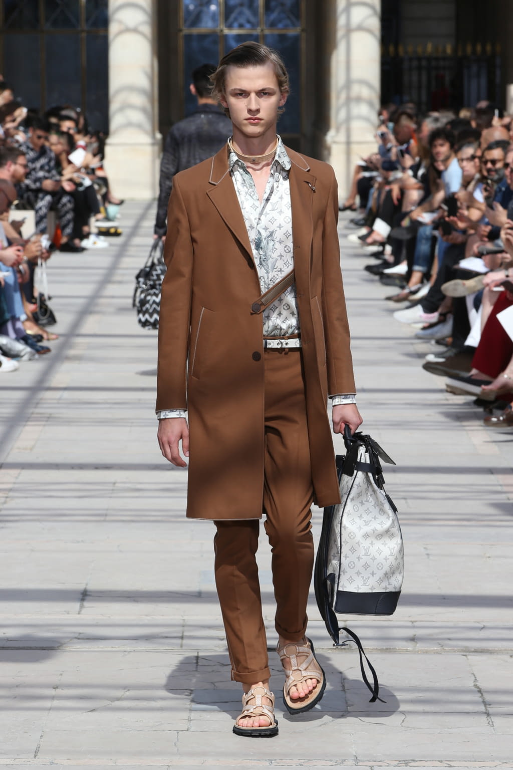 Fashion Week Paris Spring/Summer 2017 look 13 from the Louis Vuitton collection menswear